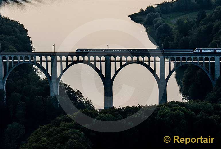 Foto: Das Grandfey-Viadukt bei Fribourg (FR).. (Luftaufnahme von Niklaus Wächter)