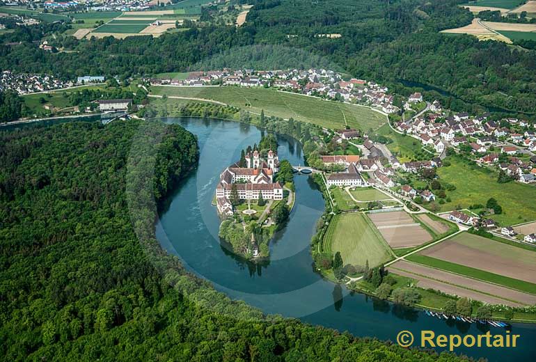 Foto: Rheinau mit seinem Kloster auf der Rheininsel.. (Luftaufnahme von Niklaus Wächter)