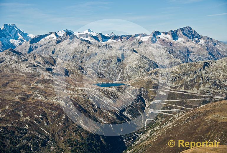 Foto: Der Grimselpass von Süden her gesehen. (Luftaufnahme von Niklaus Wächter)