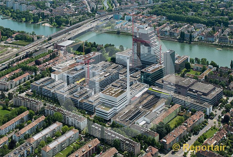 Foto: Der Hauptsitz des Pharmakonzerns Hoffmann-La Roche in Basel. (Luftaufnahme von Niklaus Wächter)