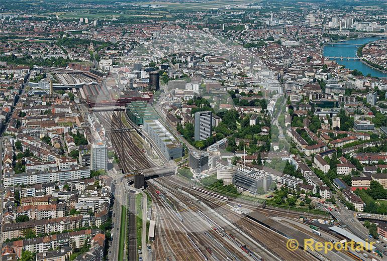 Foto: Basel Grosspeter-Areal. (Luftaufnahme von Niklaus Wächter)