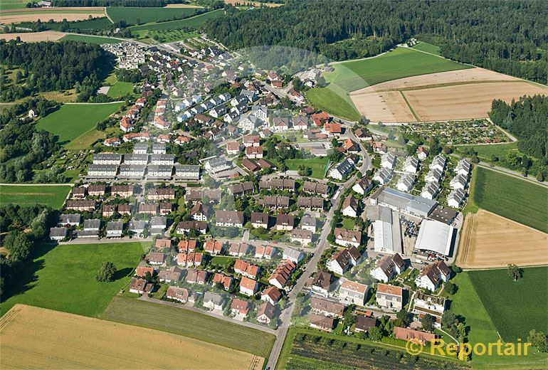 Foto: Mustergültige Besiedlung in Kindhausen (ZH). (Luftaufnahme von Niklaus Wächter)