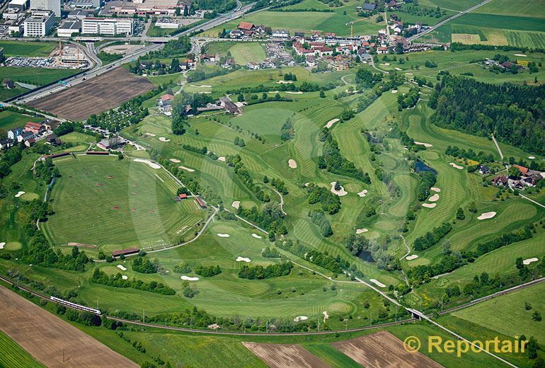 Foto: Der Golfplatz Holzhäusern bei Rotkreuz.. (Luftaufnahme von Niklaus Wächter)