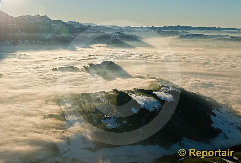 Foto: Nebelmeer bei Luzern.. (Luftaufnahme von Niklaus Wächter)