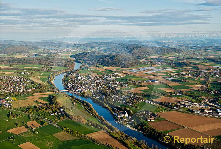 Foto: Das Städtchen Diessenhofen TG am Rhein im Abendlicht.. (Luftaufnahme von Niklaus Wächter)