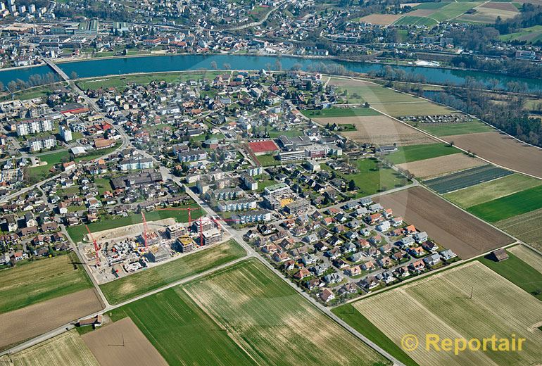 Foto: Mustergültige Besiedlung in Kleindöttingen AG.. (Luftaufnahme von Niklaus Wächter)