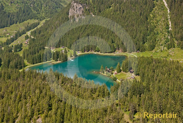 Foto: Seinen südlichen Abschluss bildet der Arnisee. (Luftaufnahme von Niklaus Wächter)