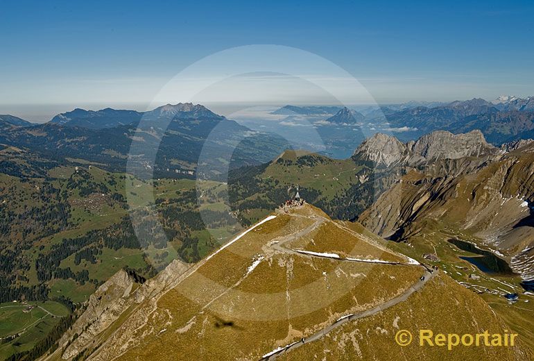 Foto: Das Brienzer Rothorn ist der Grenzpunkt zwischen den Kantonen Luzern, Obwalden und Bern. (Luftaufnahme von Niklaus Wächter)