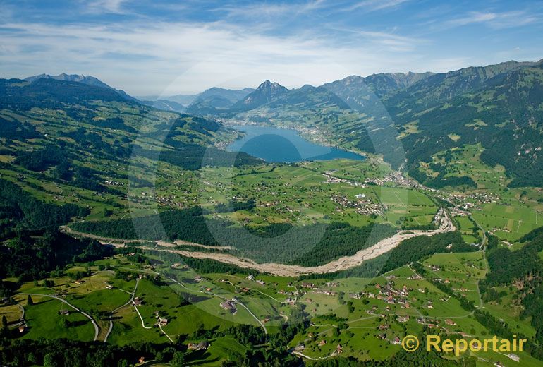 Foto: Sarneraatal mit Sarnersee. (Luftaufnahme von Niklaus Wächter)