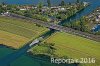 Luftaufnahme EISENBAHN/Bahn kreuzt Schiff bei Pfaeffikon SZ - Foto Bei PfaeffikonDampfer Durchstich 8205