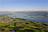 Foto 298: Blick vom Zürcher Oberland über der Zürichsee zur Alpenkette.