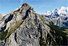 Foto 43: Der Hausberg von Kandersteg BE ist zerfurchtes Urgestein und trägt den Namen Bire.