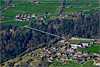 Foto 68: Eine 320 Meter lange Panorama-Hängebrücke über ein Bachtobel verbindet Sigriswil BE mit dem Nachbarort.