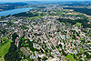 Foto 76: Die Stadt Uster mit dem Greifensee im Hintergrund.