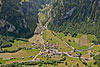 Foto 377: Sonnig ist es hier nur in den Frühsommermonaten Unterschächen im Urner Schächental.