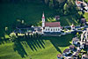 Foto 382: Licht und Schatten um die Kirche von Schattdorf im Kanton Uri.